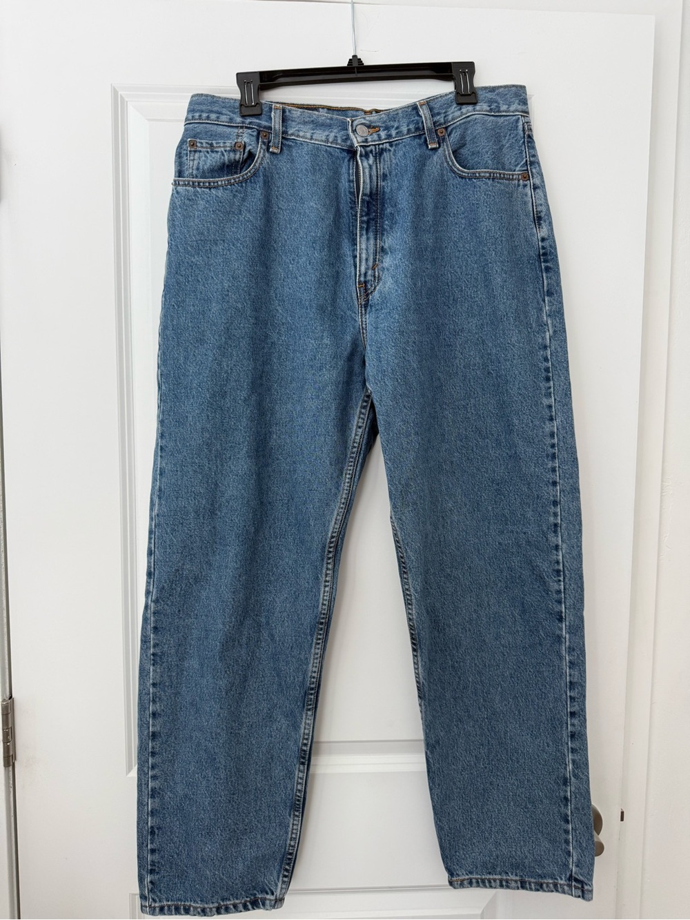 Levi's Vintage 560 Loose Fit Straight Leg Jeans
Size 16S